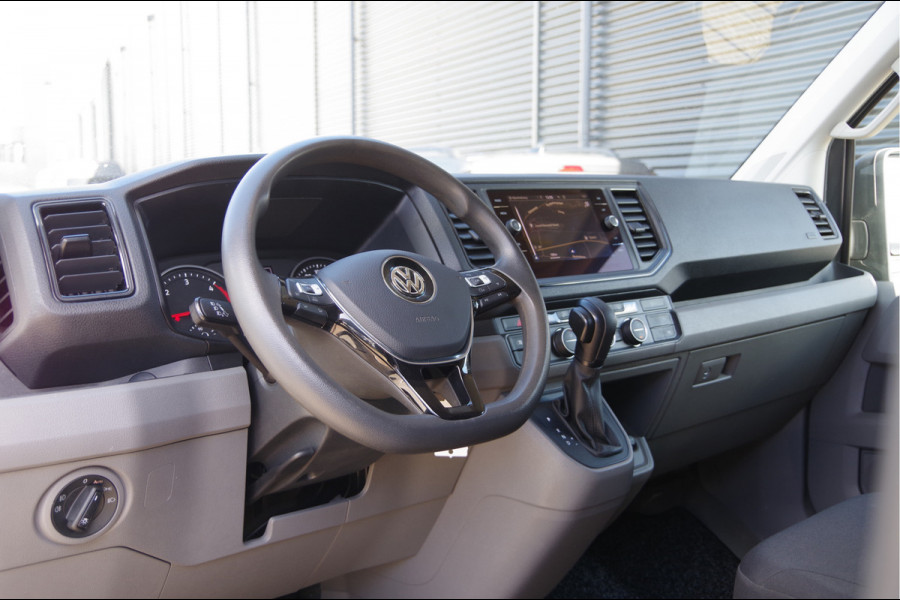 Volkswagen Crafter 35 2.0 TDI L3H3 177PK AUT. LED, STOELVERWARMING, TREKHAAK, ERGO ACTIVE GEVEERDE STOEL, CLIMATE CONTROL, CAMERA, NAVI, PARKEERSEN