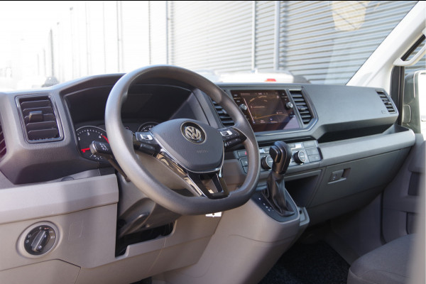 Volkswagen Crafter 35 2.0 TDI L3H3 177PK AUT. LED, STOELVERWARMING, TREKHAAK, ERGO ACTIVE GEVEERDE STOEL, CLIMATE CONTROL, CAMERA, NAVI, PARKEERSEN