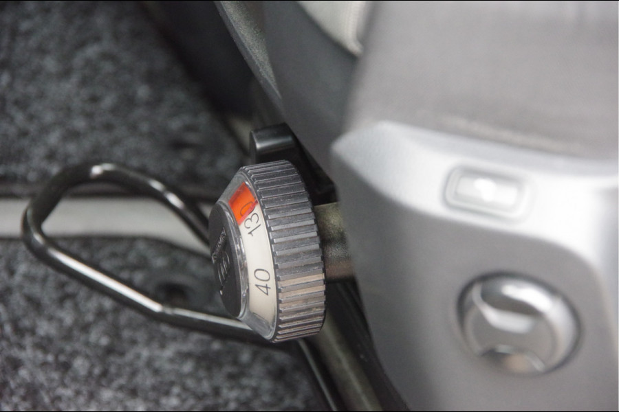 Volkswagen Crafter 35 2.0 TDI L3H3 177PK AUT. LED, STOELVERWARMING, TREKHAAK, ERGO ACTIVE GEVEERDE STOEL, CLIMATE CONTROL, CAMERA, NAVI, PARKEERSEN