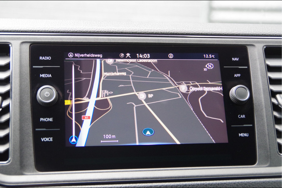 Volkswagen Crafter 35 2.0 TDI L3H3 177PK AUT. LED, STOELVERWARMING, TREKHAAK, ERGO ACTIVE GEVEERDE STOEL, CLIMATE CONTROL, CAMERA, NAVI, PARKEERSEN