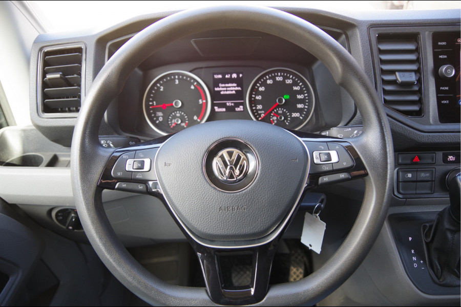 Volkswagen Crafter 35 2.0 TDI L3H3 177PK AUT. LED, STOELVERWARMING, TREKHAAK, ERGO ACTIVE GEVEERDE STOEL, CLIMATE CONTROL, CAMERA, NAVI, PARKEERSEN