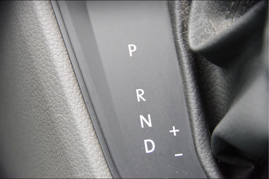 Volkswagen Crafter 35 2.0 TDI L3H3 177PK AUT. LED, STOELVERWARMING, TREKHAAK, ERGO ACTIVE GEVEERDE STOEL, CLIMATE CONTROL, CAMERA, NAVI, PARKEERSEN