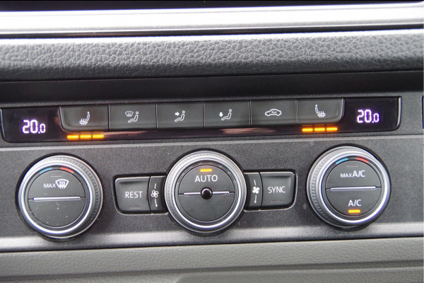 Volkswagen Crafter 35 2.0 TDI L3H3 177PK AUT. LED, STOELVERWARMING, TREKHAAK, ERGO ACTIVE GEVEERDE STOEL, CLIMATE CONTROL, CAMERA, NAVI, PARKEERSEN