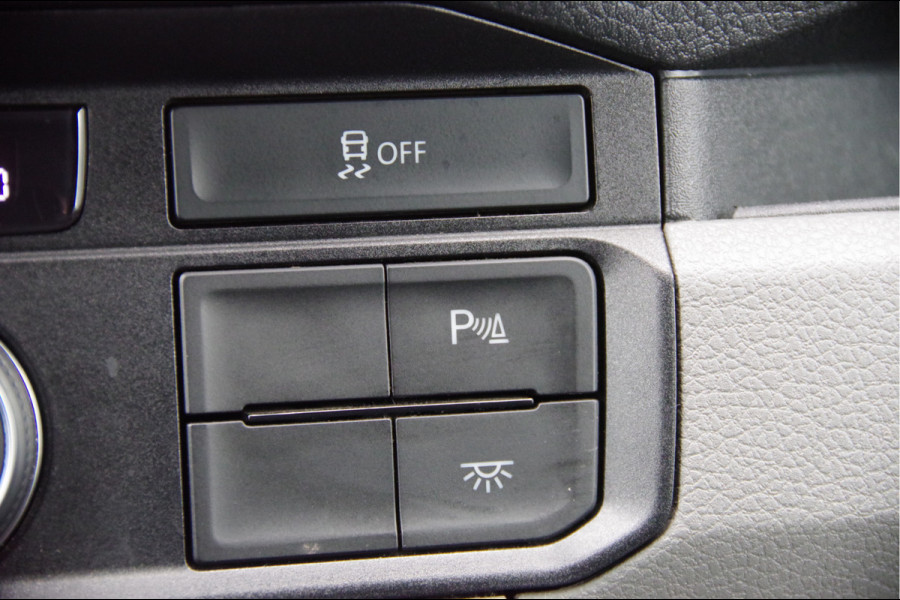 Volkswagen Crafter 35 2.0 TDI L3H3 177PK AUT. LED, STOELVERWARMING, TREKHAAK, ERGO ACTIVE GEVEERDE STOEL, CLIMATE CONTROL, CAMERA, NAVI, PARKEERSEN