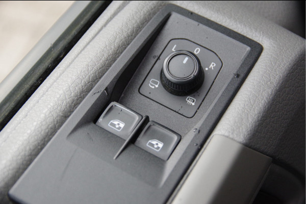 Volkswagen Crafter 35 2.0 TDI L3H3 177PK AUT. LED, STOELVERWARMING, TREKHAAK, ERGO ACTIVE GEVEERDE STOEL, CLIMATE CONTROL, CAMERA, NAVI, PARKEERSEN