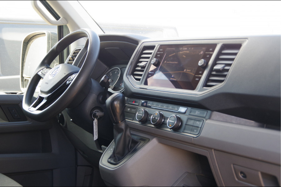 Volkswagen Crafter 35 2.0 TDI L3H3 177PK AUT. LED, STOELVERWARMING, TREKHAAK, ERGO ACTIVE GEVEERDE STOEL, CLIMATE CONTROL, CAMERA, NAVI, PARKEERSEN