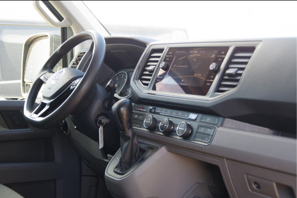 Volkswagen Crafter 35 2.0 TDI L3H3 177PK AUT. LED, STOELVERWARMING, TREKHAAK, ERGO ACTIVE GEVEERDE STOEL, CLIMATE CONTROL, CAMERA, NAVI, PARKEERSEN