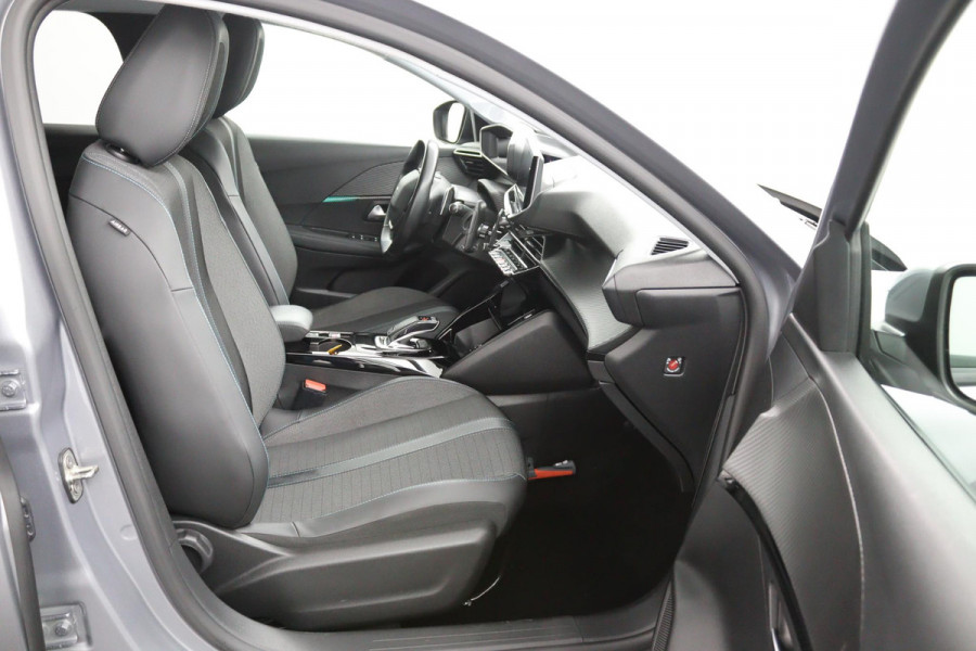 Peugeot 208 1.2 Allure*AUTOM*CARPLAY*ACC*LANE-ASS*NAVI*CAMERA*