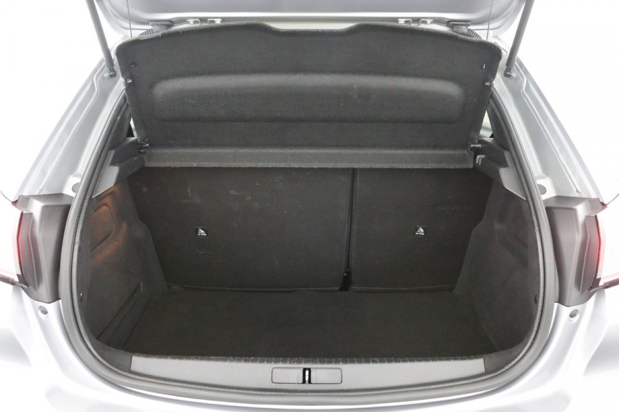 Peugeot 208 1.2 Allure*AUTOM*CARPLAY*ACC*LANE-ASS*NAVI*CAMERA*