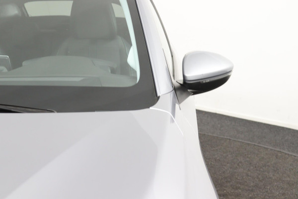 Peugeot 208 1.2 Allure*AUTOM*CARPLAY*ACC*LANE-ASS*NAVI*CAMERA*