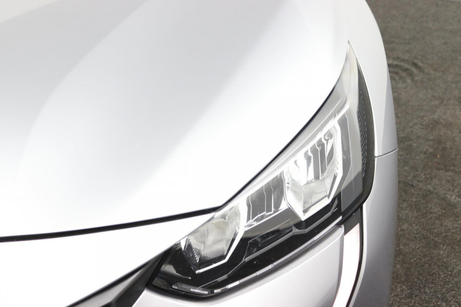 Peugeot 208 1.2 Allure*AUTOM*CARPLAY*ACC*LANE-ASS*NAVI*CAMERA*