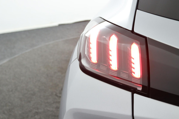 Peugeot 208 1.2 Allure*AUTOM*CARPLAY*ACC*LANE-ASS*NAVI*CAMERA*