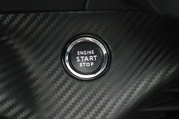 Peugeot 208 1.2 Allure*AUTOM*CARPLAY*ACC*LANE-ASS*NAVI*CAMERA*