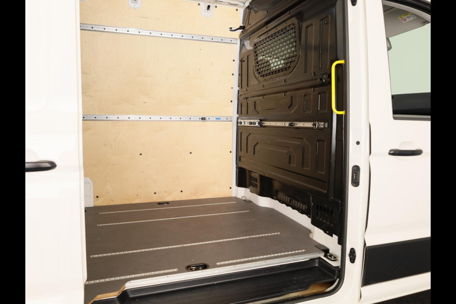 Volkswagen Crafter 35 2.0 TDI L3H2 140 PK | Navigatie via app | Bijrijdersbank | Airco | Side Assist | Inklapbare spiegels | Parkeersensoren voor en achter |