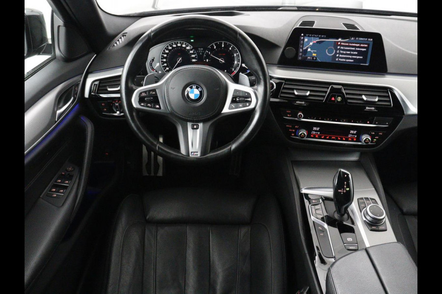 BMW 5 Serie 520i M Sport | Panoramadak | Stoelventilatie | Head-Up | 360 Camera | Leder | Adaptief LED | Memory | Carplay | Sfeerverlichting | Achterbankverwarming | Navigatie | Stuurverwarming