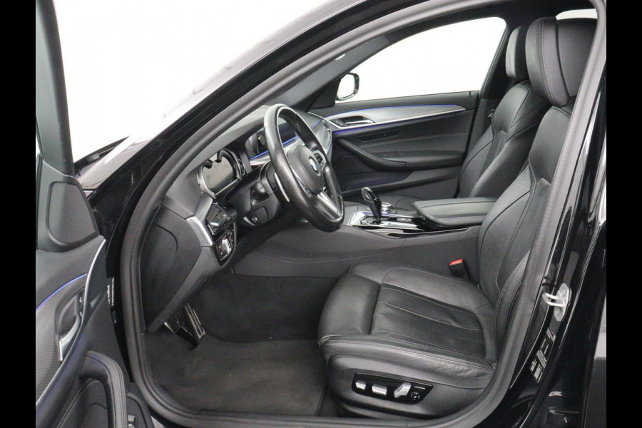 BMW 5 Serie 520i M Sport | Panoramadak | Stoelventilatie | Head-Up | 360 Camera | Leder | Adaptief LED | Memory | Carplay | Sfeerverlichting | Achterbankverwarming | Navigatie | Stuurverwarming