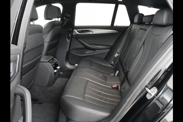 BMW 5 Serie 520i M Sport | Panoramadak | Stoelventilatie | Head-Up | 360 Camera | Leder | Adaptief LED | Memory | Carplay | Sfeerverlichting | Achterbankverwarming | Navigatie | Stuurverwarming