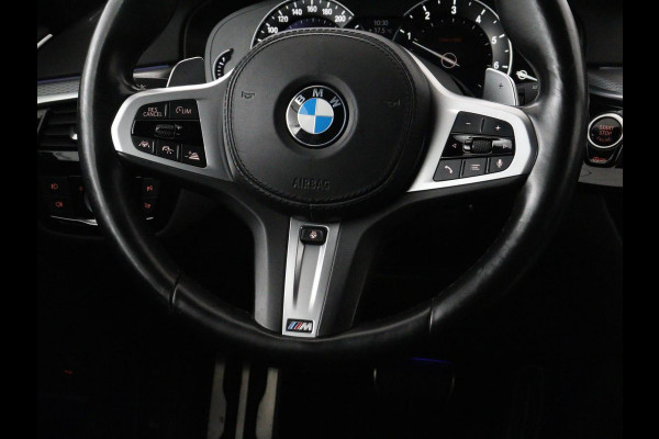 BMW 5 Serie 520i M Sport | Panoramadak | Stoelventilatie | Head-Up | 360 Camera | Leder | Adaptief LED | Memory | Carplay | Sfeerverlichting | Achterbankverwarming | Navigatie | Stuurverwarming