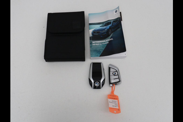 BMW 5 Serie 520i M Sport | Panoramadak | Stoelventilatie | Head-Up | 360 Camera | Leder | Adaptief LED | Memory | Carplay | Sfeerverlichting | Achterbankverwarming | Navigatie | Stuurverwarming