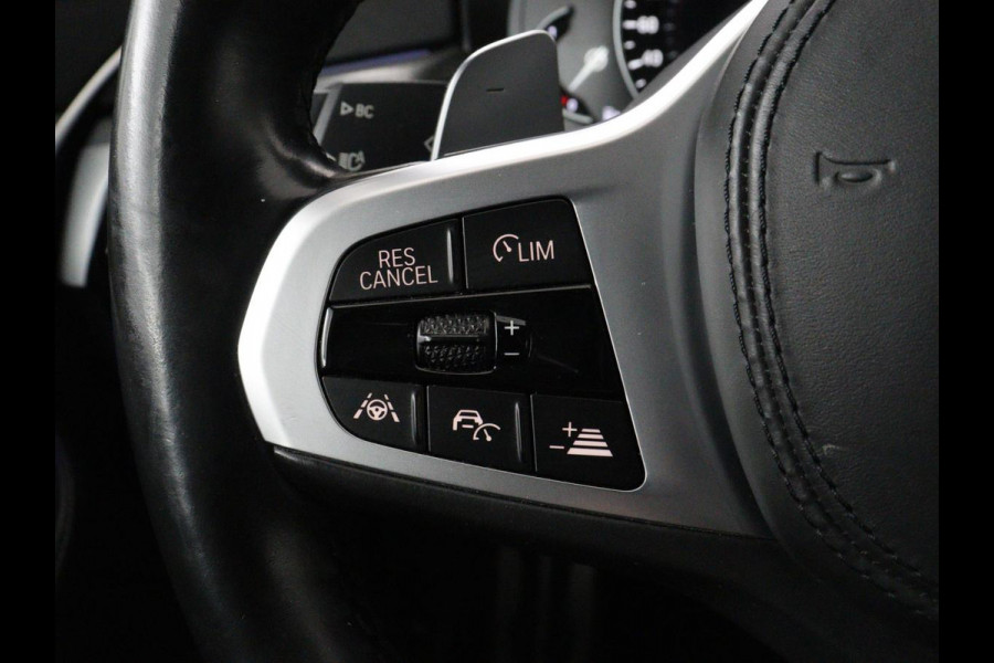 BMW 5 Serie 520i M Sport | Panoramadak | Stoelventilatie | Head-Up | 360 Camera | Leder | Adaptief LED | Memory | Carplay | Sfeerverlichting | Achterbankverwarming | Navigatie | Stuurverwarming