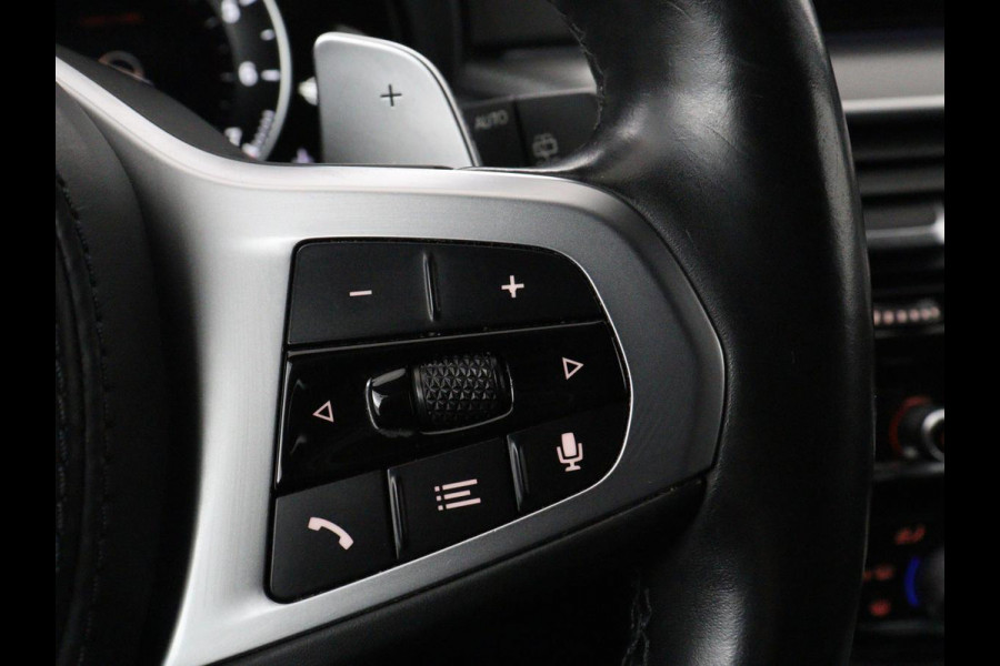 BMW 5 Serie 520i M Sport | Panoramadak | Stoelventilatie | Head-Up | 360 Camera | Leder | Adaptief LED | Memory | Carplay | Sfeerverlichting | Achterbankverwarming | Navigatie | Stuurverwarming