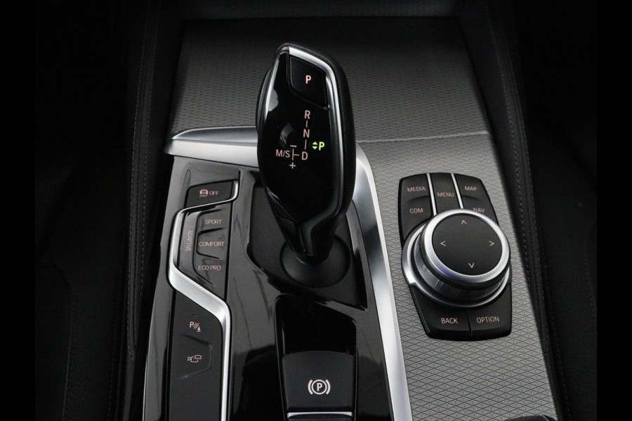 BMW 5 Serie 520i M Sport | Panoramadak | Stoelventilatie | Head-Up | 360 Camera | Leder | Adaptief LED | Memory | Carplay | Sfeerverlichting | Achterbankverwarming | Navigatie | Stuurverwarming