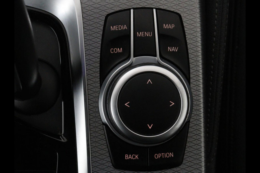 BMW 5 Serie 520i M Sport | Panoramadak | Stoelventilatie | Head-Up | 360 Camera | Leder | Adaptief LED | Memory | Carplay | Sfeerverlichting | Achterbankverwarming | Navigatie | Stuurverwarming