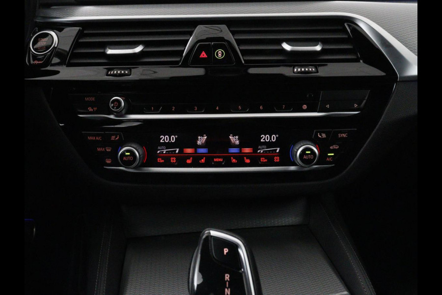 BMW 5 Serie 520i M Sport | Panoramadak | Stoelventilatie | Head-Up | 360 Camera | Leder | Adaptief LED | Memory | Carplay | Sfeerverlichting | Achterbankverwarming | Navigatie | Stuurverwarming