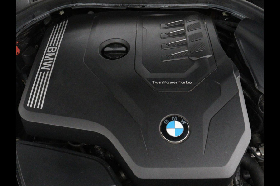 BMW 5 Serie 520i M Sport | Panoramadak | Stoelventilatie | Head-Up | 360 Camera | Leder | Adaptief LED | Memory | Carplay | Sfeerverlichting | Achterbankverwarming | Navigatie | Stuurverwarming