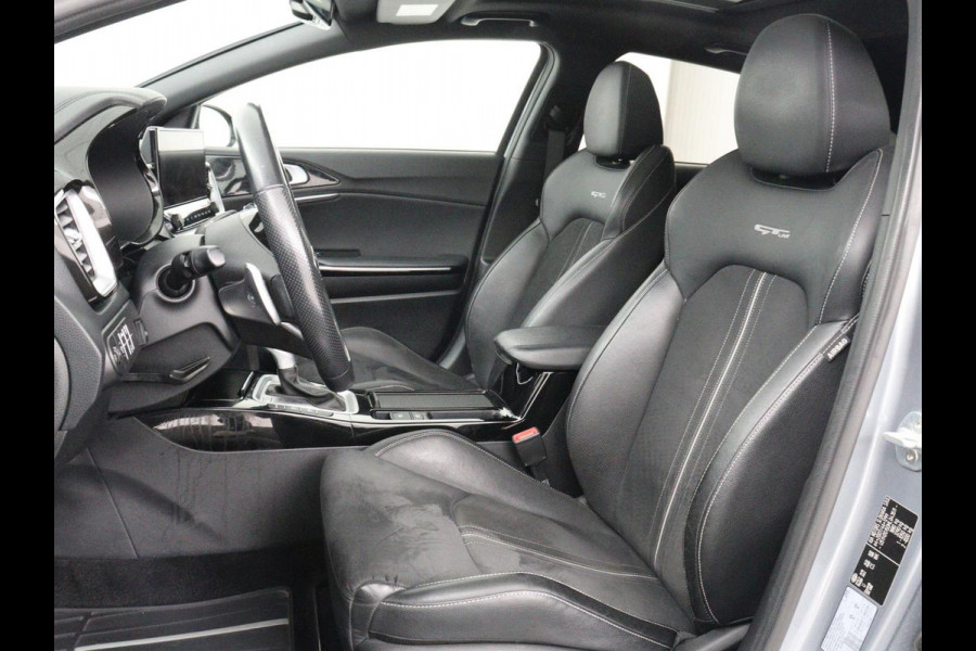 Kia ProCeed 1.5 T-GDI GT-Line | Panoramadak | Stoel & stuurverwarming | Trekhaak | Leder/Alcantara | Adaptive cruise | Carplay | Full LED | Navigatie | Camera | Keyless
