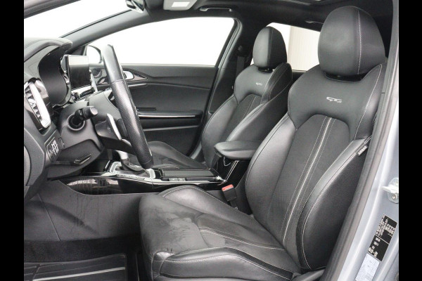 Kia ProCeed 1.5 T-GDI GT-Line | Panoramadak | Stoel & stuurverwarming | Trekhaak | Leder/Alcantara | Adaptive cruise | Carplay | Full LED | Navigatie | Camera | Keyless