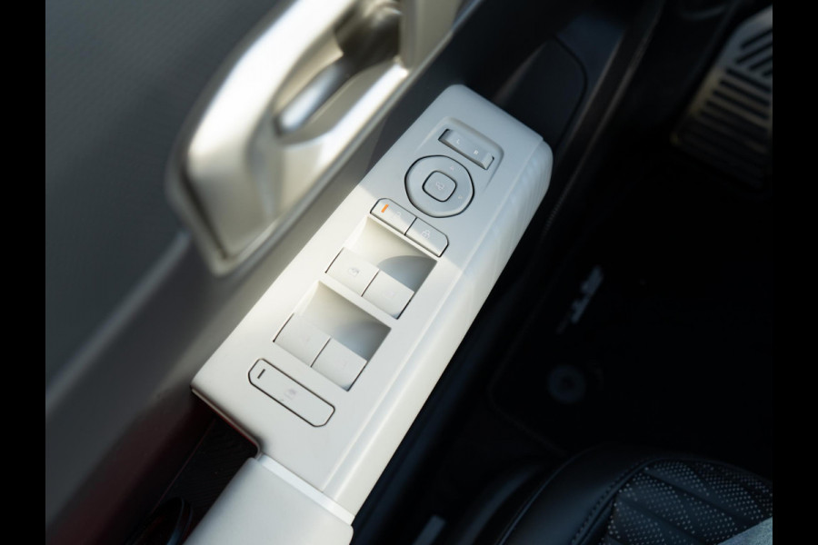 Kia EV4 GT-Line 81.4 kWh | DIRECT LEVERBAAR | Schuifkanteldak | Navigatie | Stoel en stuurverwarming | H&K | Elektrische achterklep