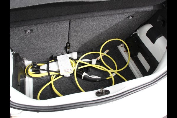 Volkswagen e-Up! e-up! Style Climate control Stoelverwarming Cruise control Parkeersensor achter + camera Lichtmetalen velgen