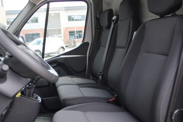 Renault Master T35 2.3 dCi 180pk L3H2 - Airco - Navigatie - Camera - Cruise - Parkeersensoren - 105l tank - Rijklaar