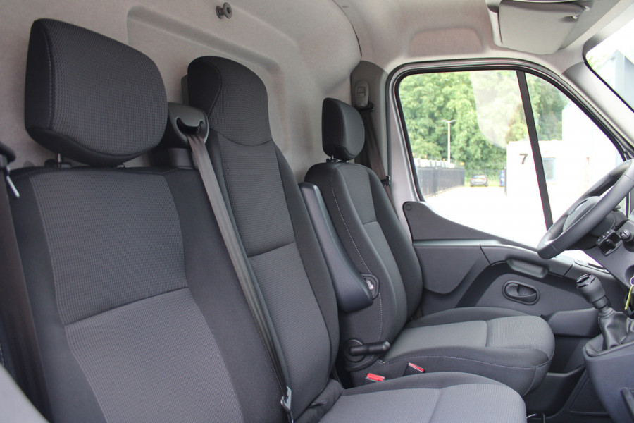 Renault Master T35 2.3 dCi 180pk L3H2 - Airco - Navigatie - Camera - Cruise - Parkeersensoren - 105l tank - Rijklaar
