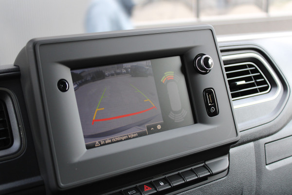 Renault Master T35 2.3 dCi 180pk L3H2 - Airco - Navigatie - Camera - Cruise - Parkeersensoren - 105l tank - Rijklaar