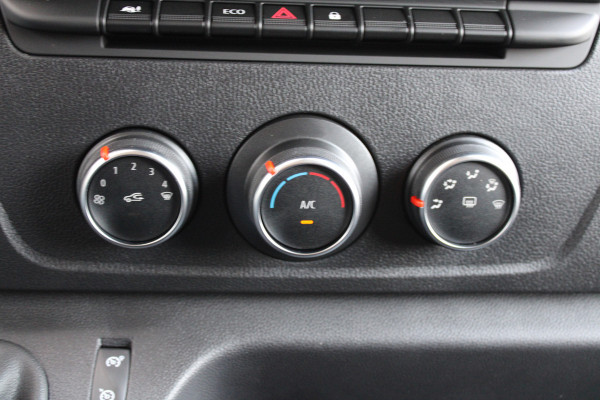 Renault Master T35 2.3 dCi 180pk L3H2 - Airco - Navigatie - Camera - Cruise - Parkeersensoren - 105l tank - Rijklaar