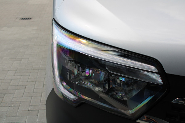 Renault Master T35 2.3 dCi 180pk L3H2 - Airco - Navigatie - Camera - Cruise - Parkeersensoren - 105l tank - Rijklaar