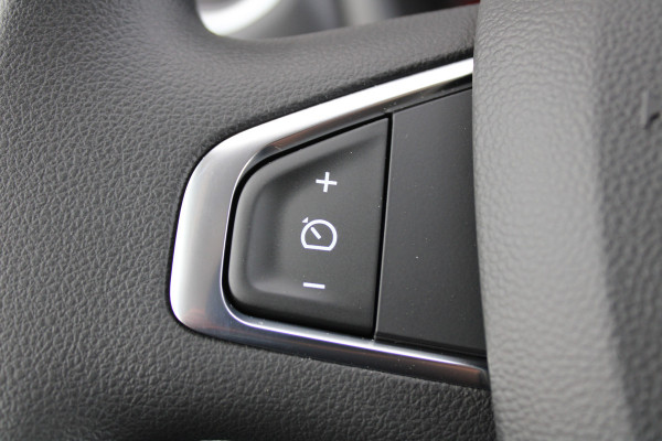 Renault Master T35 2.3 dCi 180pk L3H2 - Airco - Navigatie - Camera - Cruise - Parkeersensoren - 105l tank - Rijklaar