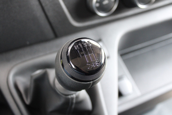 Renault Master T35 2.3 dCi 180pk L3H2 - Airco - Navigatie - Camera - Cruise - Parkeersensoren - 105l tank - Rijklaar