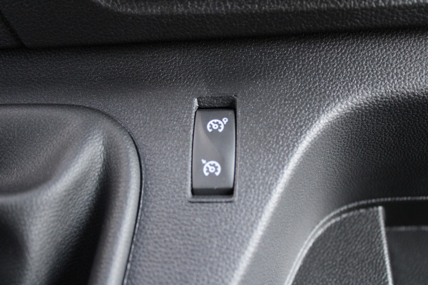 Renault Master T35 2.3 dCi 180pk L3H2 - Airco - Navigatie - Camera - Cruise - Parkeersensoren - 105l tank - Rijklaar