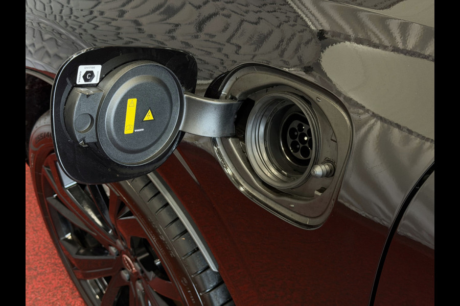 Volvo XC60 2.0 T6 AWD PLUS BLACK EDITION NIEUWE AUTO HARMAN KARDON LEER SCHUIFDAK PHEV Plug in Hybrid ✅ Top Auto's Wijchen ,  Altijd een Ruim aanbod van Volvo's i  BUSINESS / CORE / BRIGHT / DARK / ULTRA DARK / PLUS DARK / BLACK EDITION  / ESSENTIAL / T6 / T8 ✅