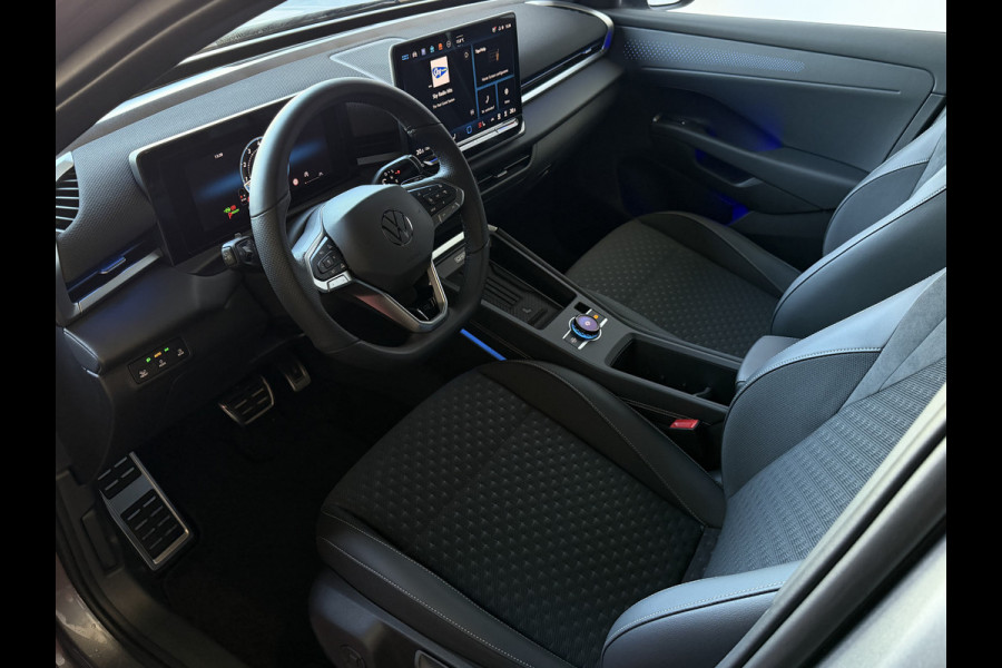 Volkswagen T-Roc 1.5 eTsi 150PK R-LINE EDITION BLACK STYLE IQ LED/GRIL/LOGO STOEL/STUUR.VERW ELEK.KLEP 2026