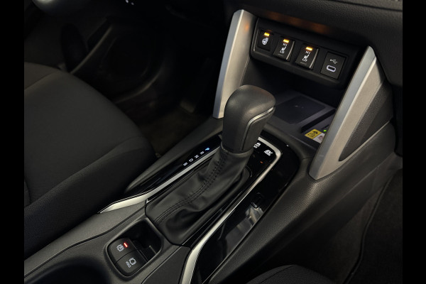 Toyota Corolla Cross HYBRID 140 STYLE STOEL/STUUR VERW. ELEK.KLEP LED KEYLESS CARPLAY NAVI CAMERA ADAP CRUISE PDC ✅ Top auto's Wijchen. Al 30 Jaar verkoop van Toyota  : Benzine / Hybride / PHEV / HEV / Diverse modellen : Style / Executive / Dynamic / Plus / Business / Sport / Active / Premium etc. ✅