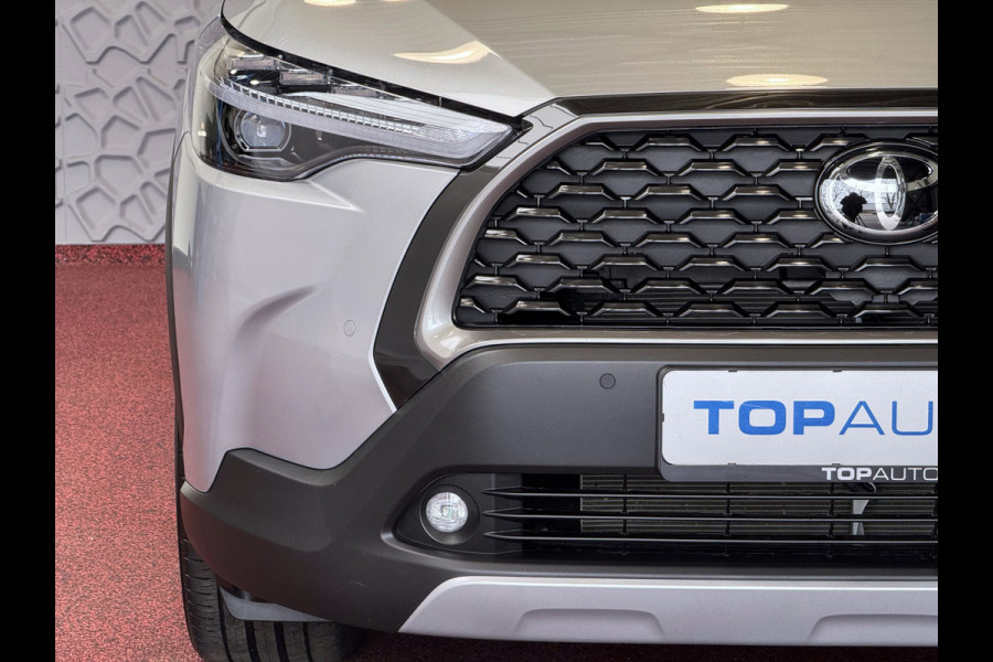Toyota Corolla Cross HYBRID 140 STYLE STOEL/STUUR VERW. ELEK.KLEP LED KEYLESS CARPLAY NAVI CAMERA ADAP CRUISE PDC ✅ Top auto's Wijchen. Al 30 Jaar verkoop van Toyota  : Benzine / Hybride / PHEV / HEV / Diverse modellen : Style / Executive / Dynamic / Plus / Business / Sport / Active / Premium etc. ✅