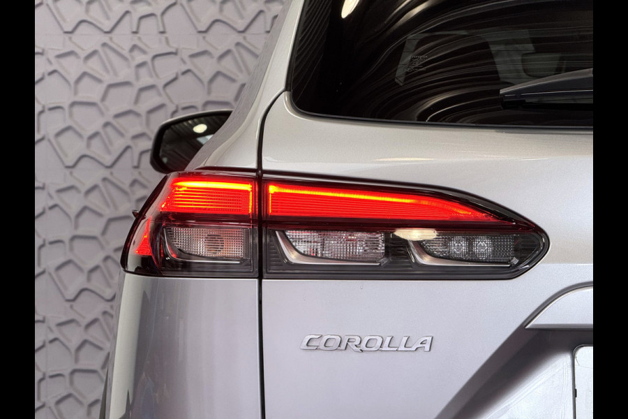 Toyota Corolla Cross HYBRID 140 STYLE STOEL/STUUR VERW. ELEK.KLEP LED KEYLESS CARPLAY NAVI CAMERA ADAP CRUISE PDC ✅ Top auto's Wijchen. Al 30 Jaar verkoop van Toyota  : Benzine / Hybride / PHEV / HEV / Diverse modellen : Style / Executive / Dynamic / Plus / Business / Sport / Active / Premium etc. ✅