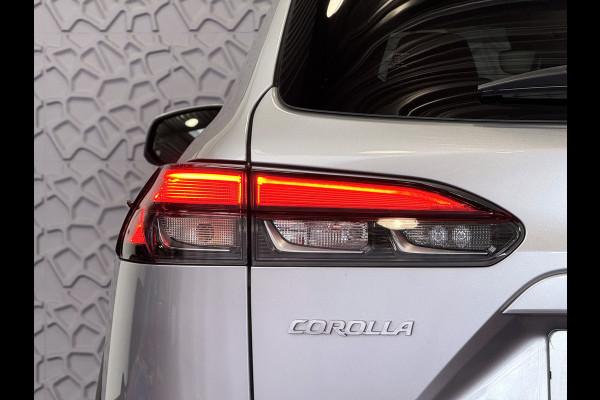 Toyota Corolla Cross HYBRID 140 STYLE STOEL/STUUR VERW. ELEK.KLEP LED KEYLESS CARPLAY NAVI CAMERA ADAP CRUISE PDC ✅ Top auto's Wijchen. Al 30 Jaar verkoop van Toyota  : Benzine / Hybride / PHEV / HEV / Diverse modellen : Style / Executive / Dynamic / Plus / Business / Sport / Active / Premium etc. ✅