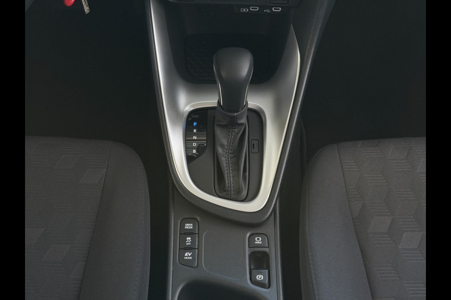 Toyota Yaris 1.5 HYBRID STOEL/STUUR VERW CARPLAY CAMERA LMV ADAP.CRUISE ✅ Top Auto's Wijchen , Al 30 Jaar verkoop van Toyota , Type's Launch / Executive / Dynamic / First Edition / Business / Zowel Phev / Hev / Benzine / met fabrieksgarantie ✅