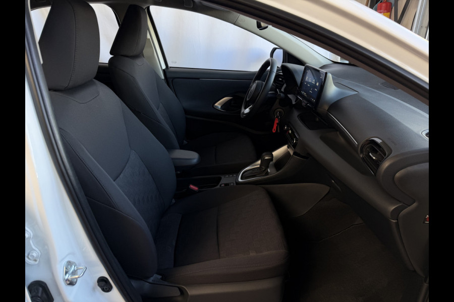 Toyota Yaris 1.5 HYBRID STOEL/STUUR VERW CARPLAY CAMERA LMV ADAP.CRUISE ✅ Top Auto's Wijchen , Al 30 Jaar verkoop van Toyota , Type's Launch / Executive / Dynamic / First Edition / Business / Zowel Phev / Hev / Benzine / met fabrieksgarantie ✅