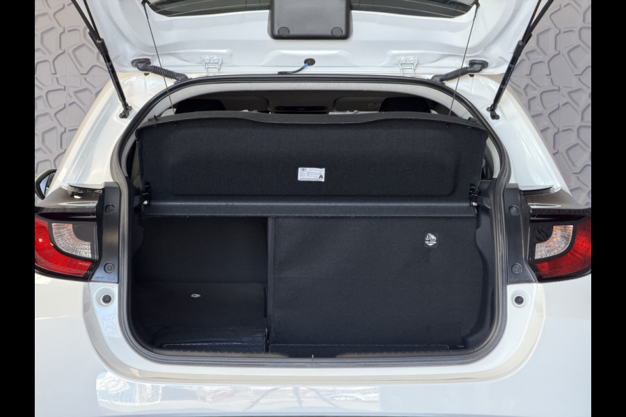 Toyota Yaris 1.5 HYBRID STOEL/STUUR VERW CARPLAY CAMERA LMV ADAP.CRUISE ✅ Top Auto's Wijchen , Al 30 Jaar verkoop van Toyota , Type's Launch / Executive / Dynamic / First Edition / Business / Zowel Phev / Hev / Benzine / met fabrieksgarantie ✅